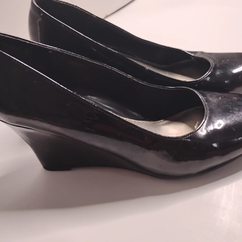 Dexter Women's Glossy Black Heels